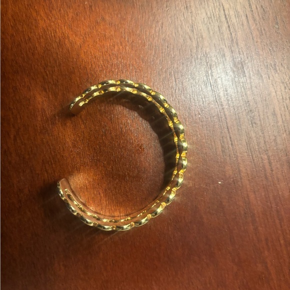 NWOT - Ann Taylor gold plated bangle bracelet - Picture 3 of 6